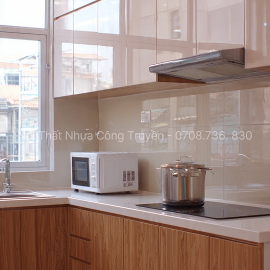 So Sánh Tủ Bếp Nhựa Picomat Và Tủ MDF – Gỗ Tự Nhiên – ABS: Nên Chọn Loại Nào Cho Nhà Phố Hiện Đại 2025?