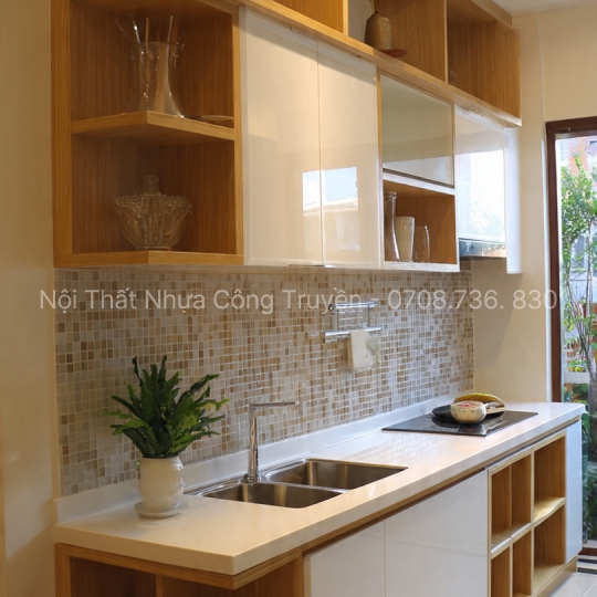 So Sánh Tủ Bếp Nhựa Picomat Và Tủ MDF – Gỗ Tự Nhiên – ABS: Nên Chọn Loại Nào Cho Nhà Phố Hiện Đại 2025?
